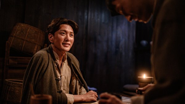 十大股票配资网站 王仁君再演毛泽东，重大革命历史题材电视剧《浴血荣光》央视一套播出